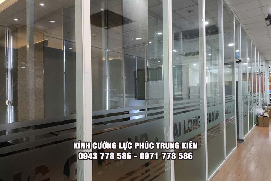 kính cường lực siêu trong